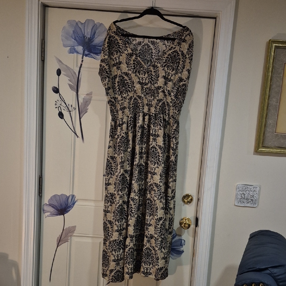 Elegant Black and Cream Printed Women's Dress